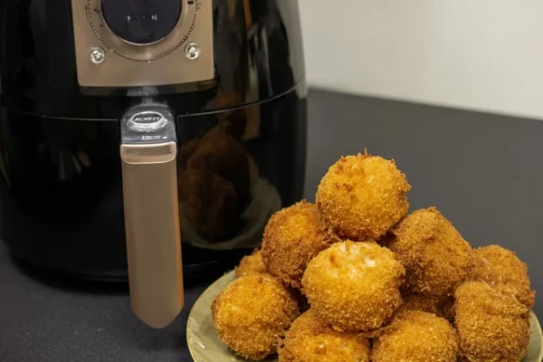 Air Fryer Fried Macaroni and Cheese Balls