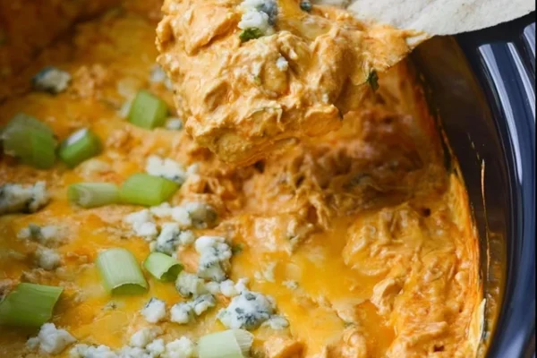 Cheesy Crock Pot Buffalo Chicken Dip