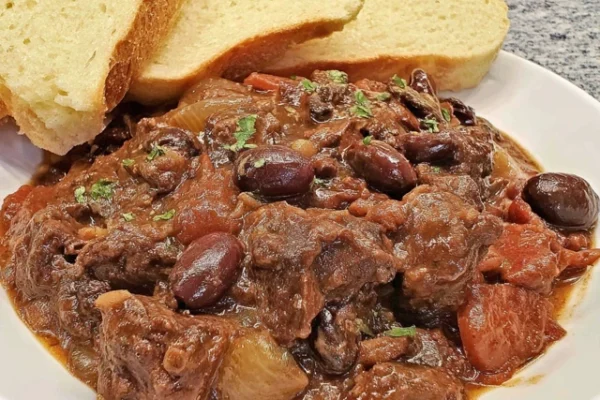 Slow Cooker Beef Manhattan: Hearty Comfort in Every Bite