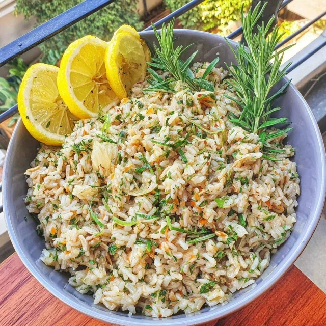 High-Fibre Black Bean and Quinoa Bowl