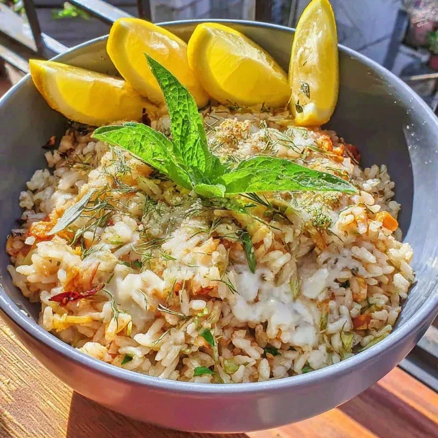 High-Fibre Black Bean and Quinoa Bowl