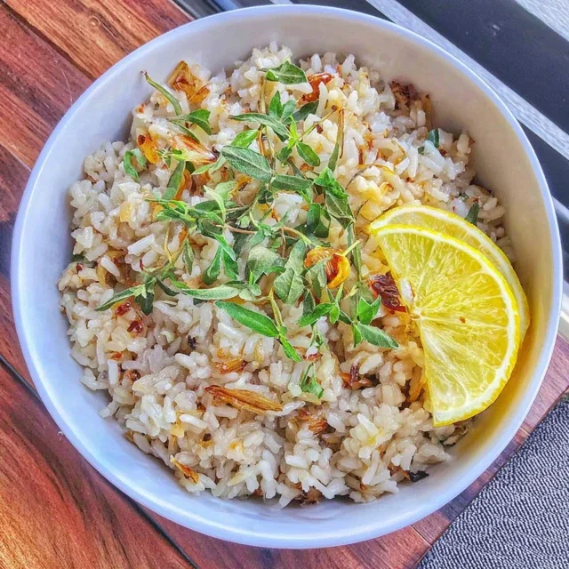 High-Fibre Black Bean and Quinoa Bowl