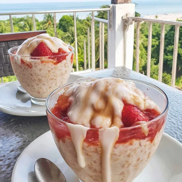 Strawberry Cold Foam Overnight Oats Recipe