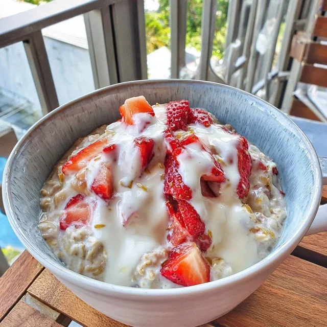 Strawberry Cold Foam Overnight Oats Recipe