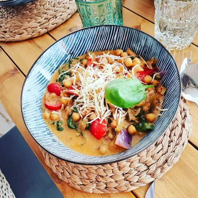 Chickpea Coconut and Spinach Curry