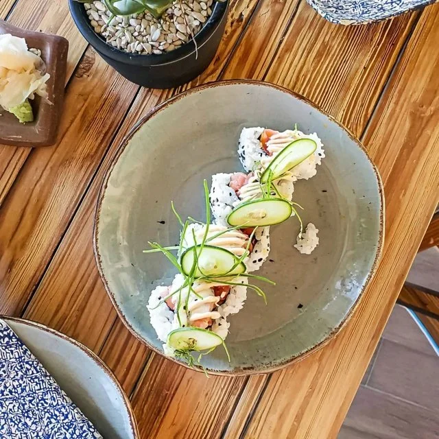 Delicious California Roll Sushi Recipe with Cucumber and Avocado