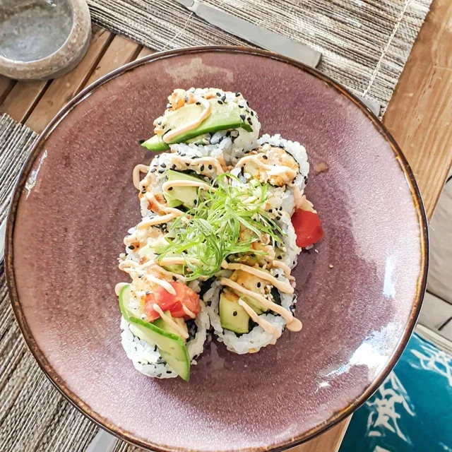 Delicious California Roll Sushi Recipe with Cucumber and Avocado