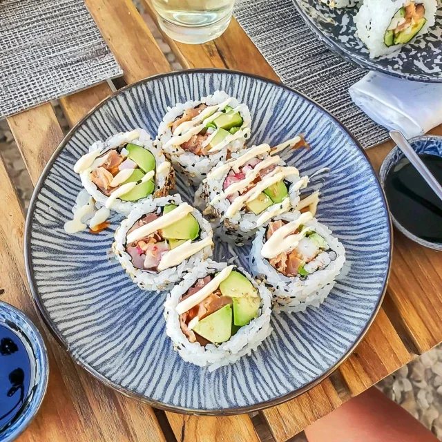 Delicious California Roll Sushi Recipe with Cucumber and Avocado