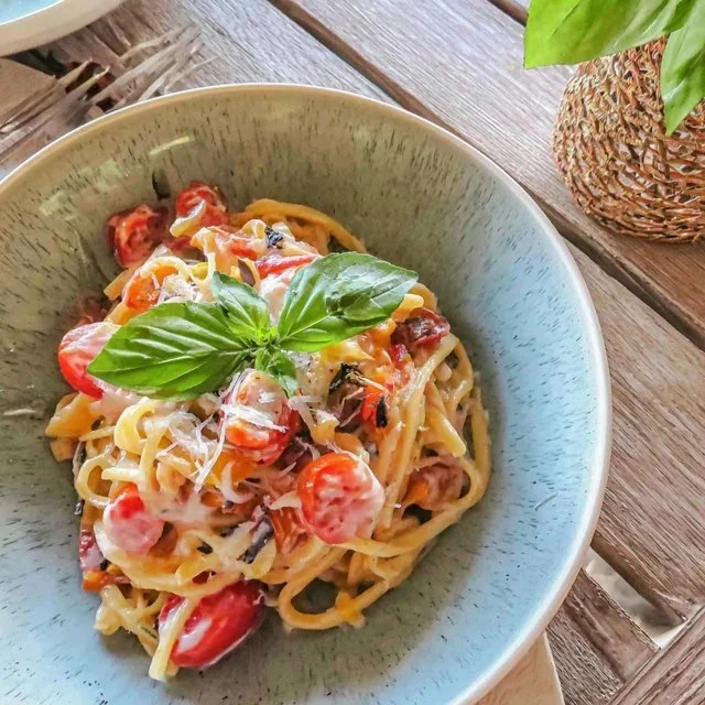 Delicious Fresh Tomato and Basil Pasta Recipe – A Classic Italian Favorite