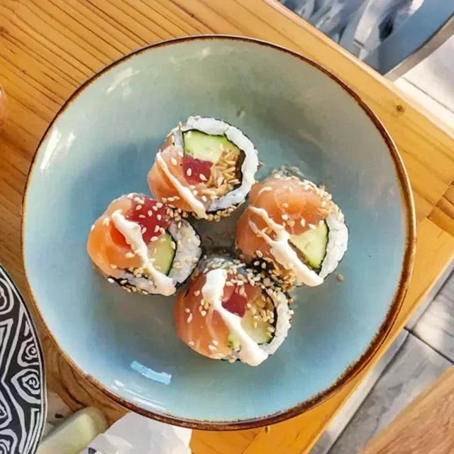 Delicious Maki Rolls Recipe with Salmon, Cucumber, and Sesame