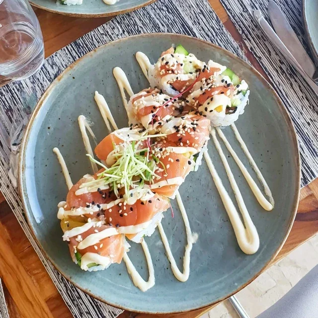 Delicious Maki Rolls Recipe with Salmon, Cucumber, and Sesame