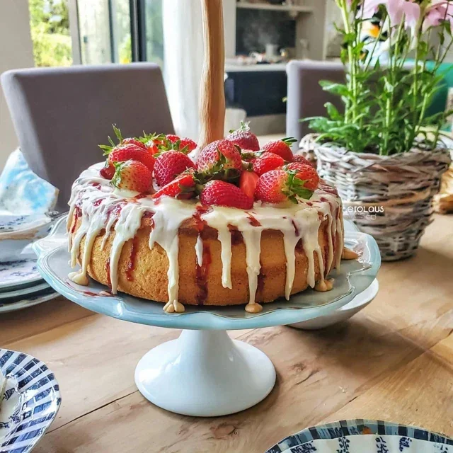 Delicious Marbled Vanilla and Strawberry Cake