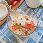 Delicious Nighttime Porridge Recipe with Strawberries and Flax Seeds for a Restful Sleep