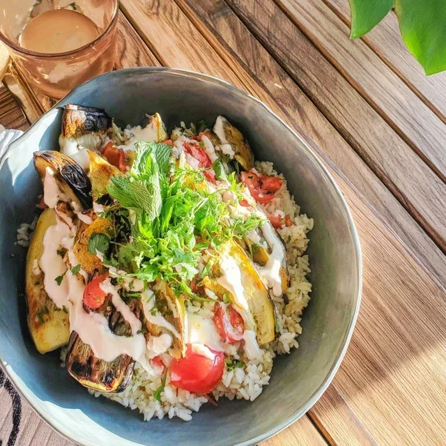 Delicious Rice Bowl with Grilled Vegetables and Creamy Tahini Sauce Recipe