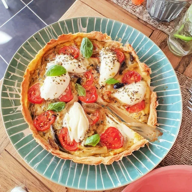 Delicious Sun Tart Recipe with Pesto and Mozzarella