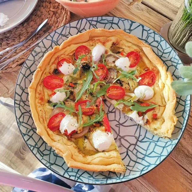 Delicious Sun Tart Recipe with Pesto and Mozzarella
