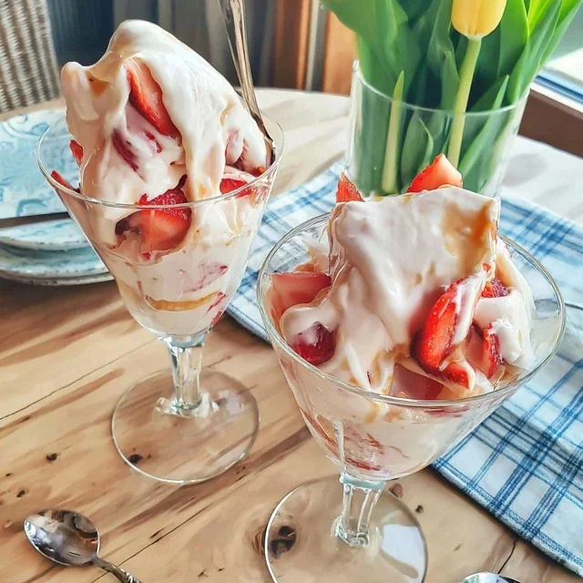 Deliciously Light Strawberry Verrines with Zesty Lemon Cream – A Perfect Dessert!