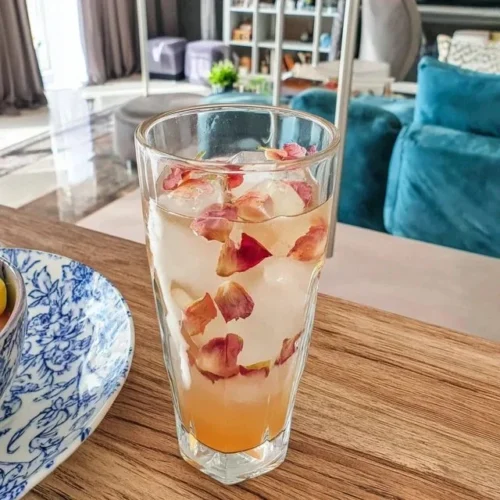 Delightfully Refreshing Rose Lemonade with Sparkling Water for Summer Bliss