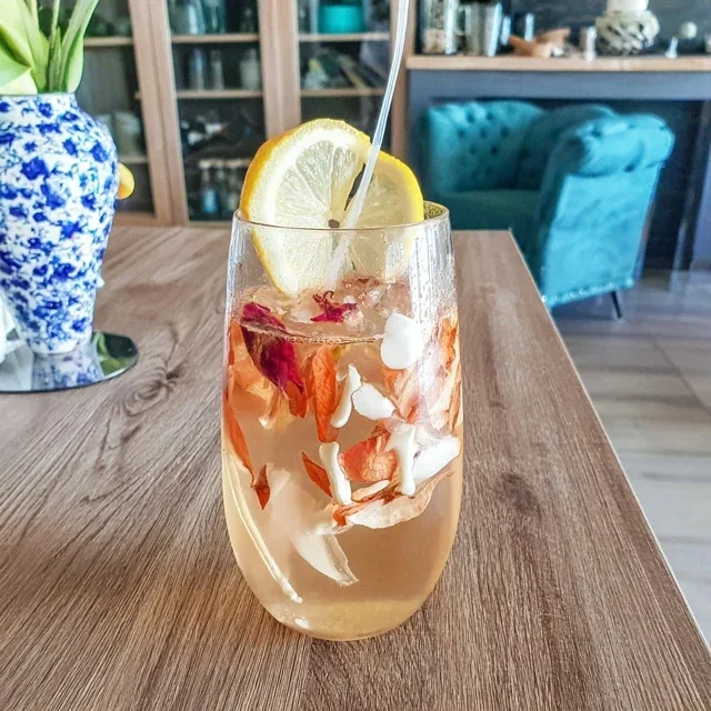 Delightfully Refreshing Rose Lemonade with Sparkling Water for Summer Bliss