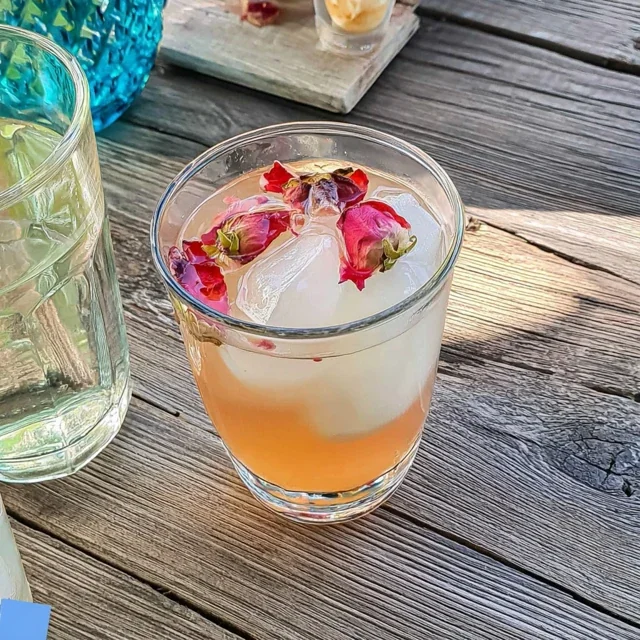 Delightfully Refreshing Rose Lemonade with Sparkling Water for Summer Bliss