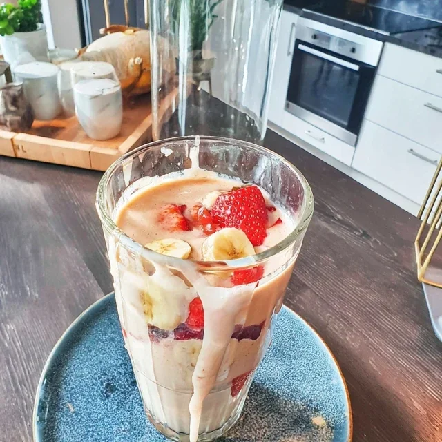 Energizing Strawberry Banana Oat Milk Smoothie Recipe for a Nutritious Breakfast