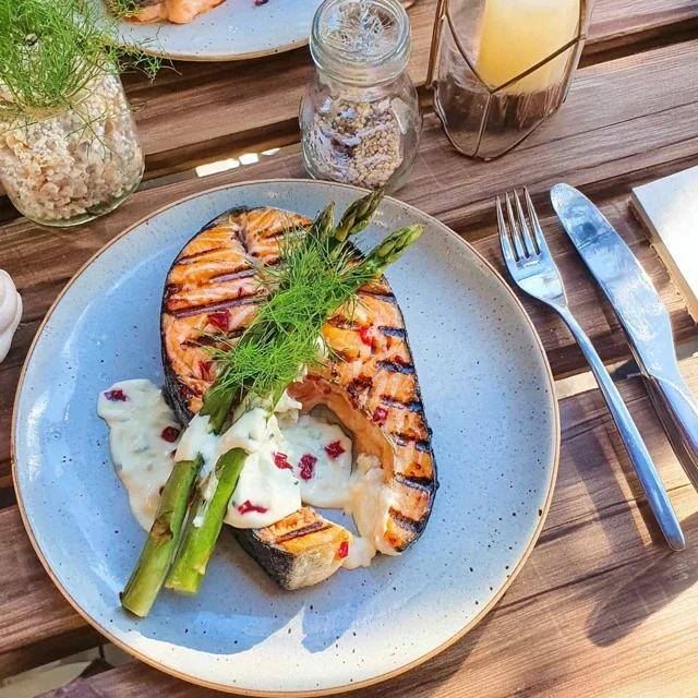 Grilled Salmon with Asparagus and Yogurt-Dill Sauce