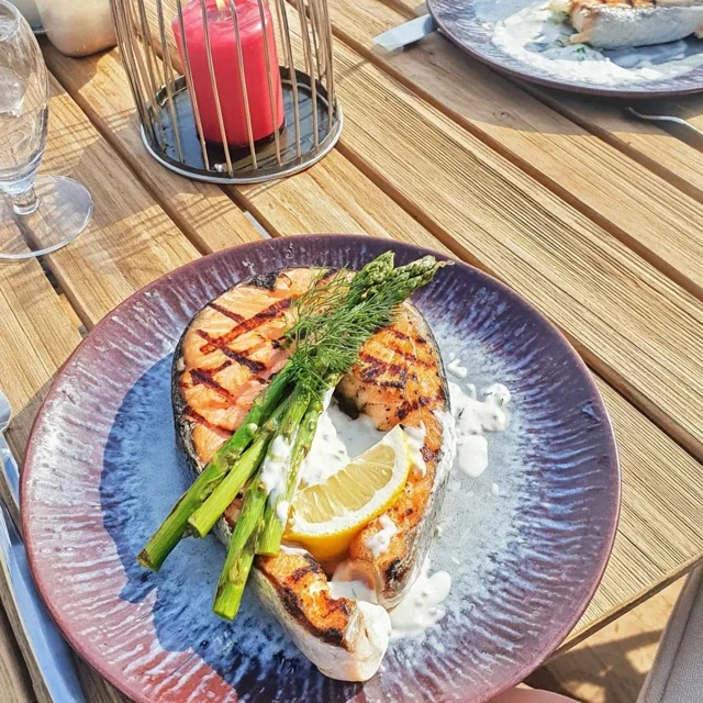 Grilled Salmon with Asparagus and Yogurt-Dill Sauce