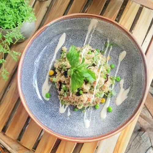 Refreshing Quinoa Salad with Peas and Mint – A Healthy and Flavorful Delight