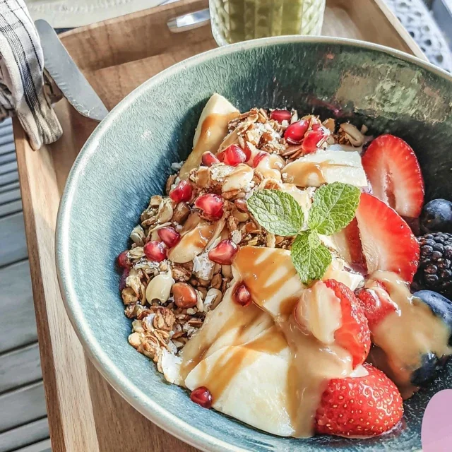 Revitalize Your Mornings with This Easy and Delicious Fruity Açaí Bowl Recipe