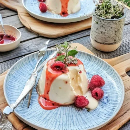 Silky Smooth Vanilla Panna Cotta with Tangy Raspberry Coulis Recipe