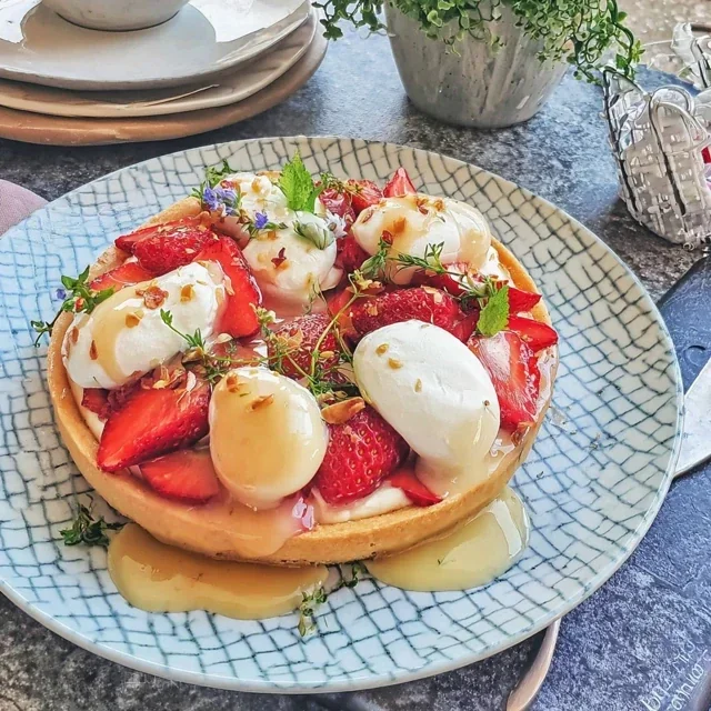 Strawberry Tart with Pastry Cream