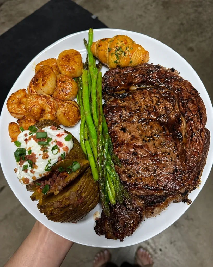 Ribeye, Seafood and Hasselback Potato Dinner Plate – Juicy, Quick to Prepare and Family-Favourite
