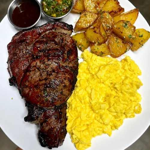 Smoked Ribeye with Garlic Butter Roasted Potatoes and Scrambled Eggs – flavour-packed, satisfying and protein-rich 8 Delicious smoked ribeye served with garlic butter roasted potatoes and scrambled eggs