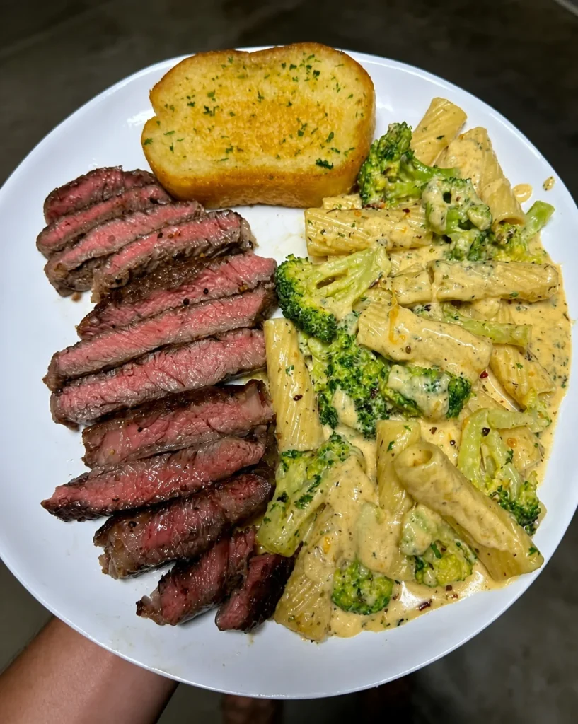 Steak, pasta and garlic toast for dinner 🤤🔥 my favorite 😍
