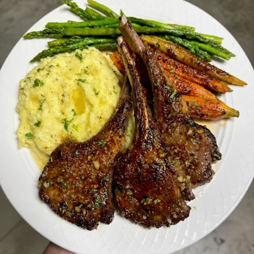 Succulent Lamb Chops with Creamy Mashed Potatoes: Tender, Nutritious and Comforting 9 Succulent lamb chops served with creamy mashed potatoes for a comforting meal
